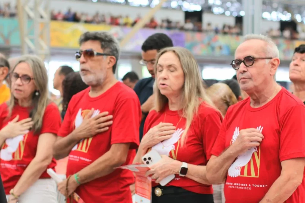 Celebração de Pentecostes reúne milhares de fiéis e prefeito Cícero Lucena destaca momento para alimentar a fé