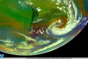 Ciclone extratropical traz frente fria ao Sudeste após movimentar o Sul