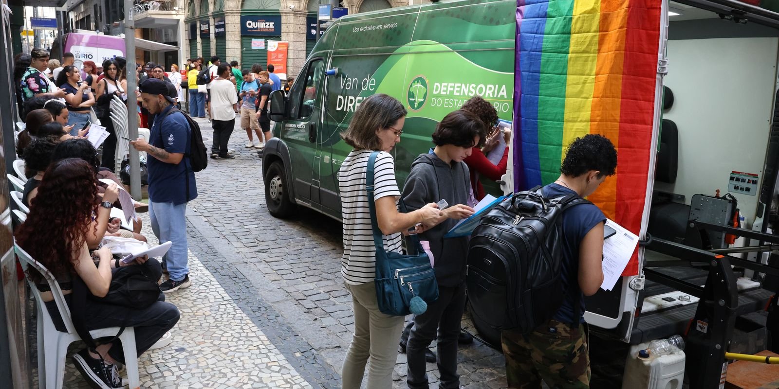 Transexuais e travestis fazem ato no RJ em defesa da democracia