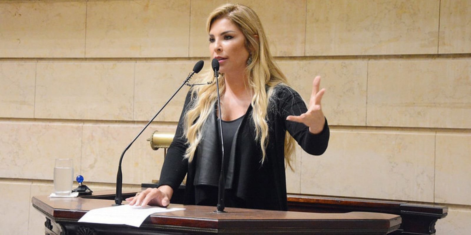 Polícia prende ex-vereadora Veronica Costa, condenada por tortura