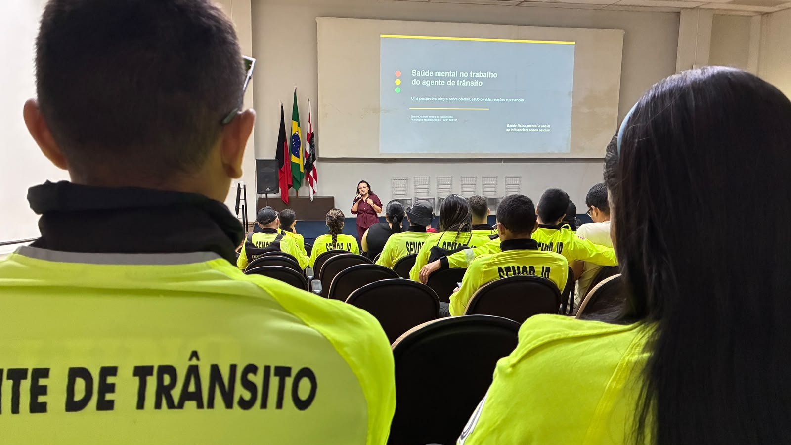 Agentes de mobilidade urbana participam de palestra sobre saúde mental e valorização da vida