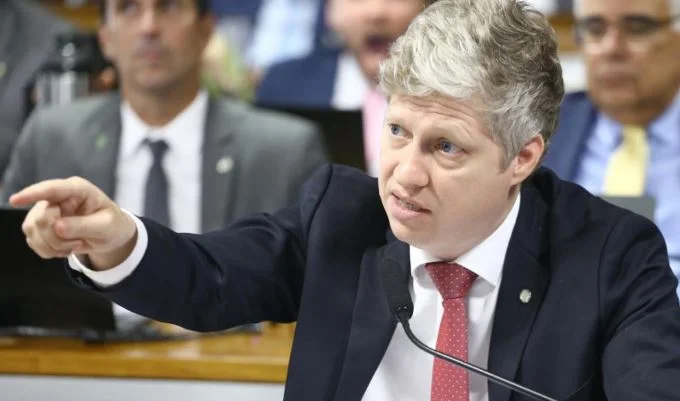 Contexto político e repercussões da reintegração de dirigentes da Polícia Federal