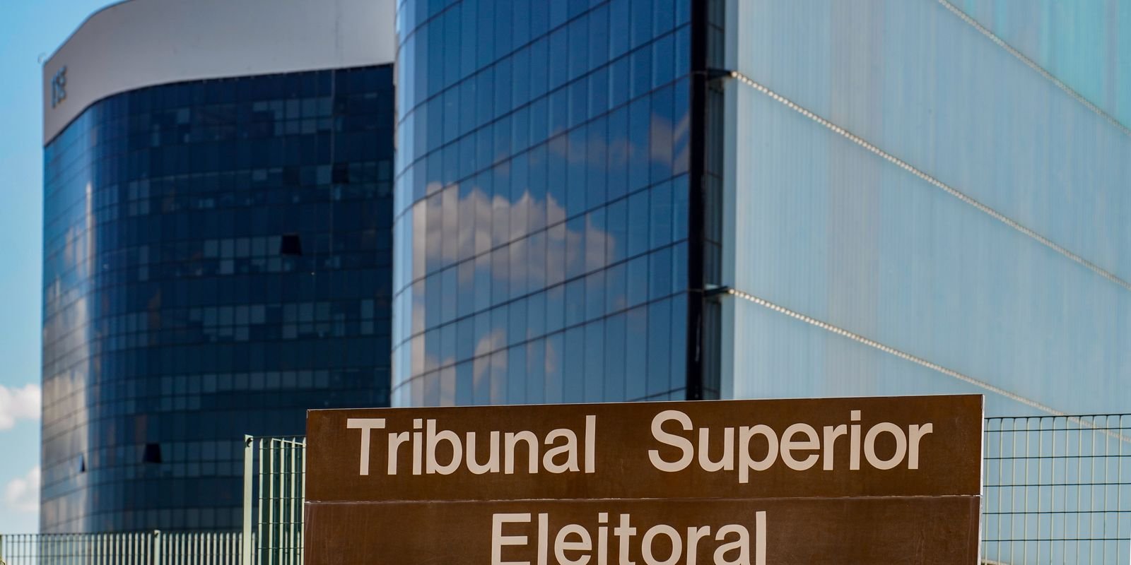 TSE recebeu mais de 50 mil denúncias de propaganda irregular TSE recebeu mais de 50 mil denúncias de propaganda irregular