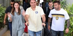 Ação Popular pede suspensão de salário do senador Flávio Bolsonaro