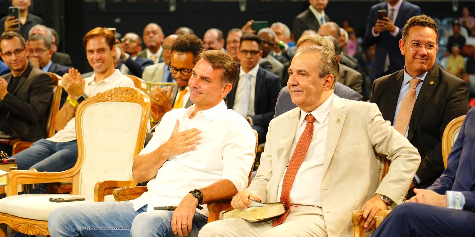 Flávio passa domingo reunido com prefeitos e vereadores de São Paulo Flávio passa domingo reunido com prefeitos e vereadores de São Paulo