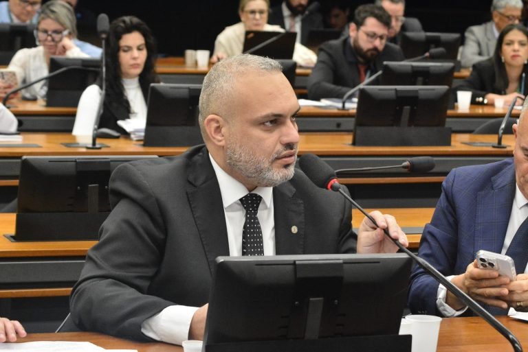 Projeto cria política nacional para profissionais de portaria, vigia e controle de acesso