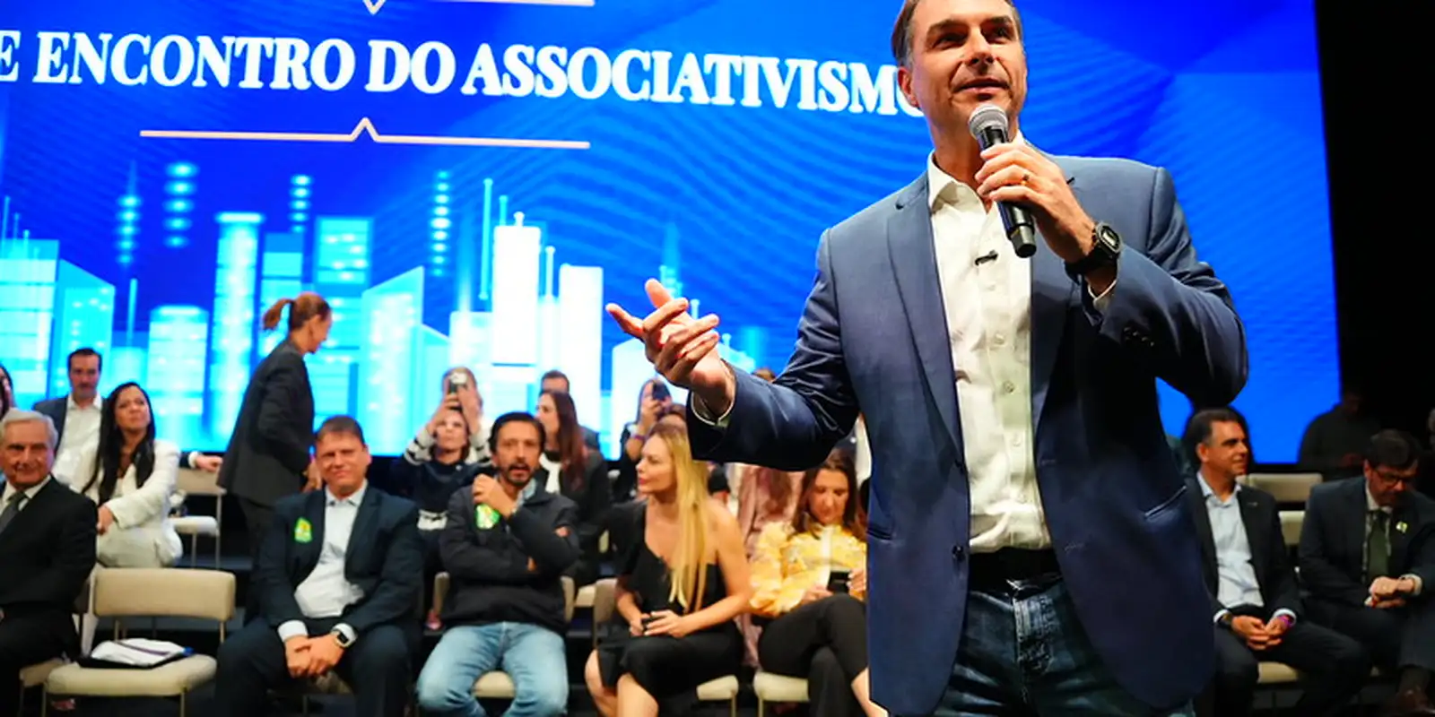 flavio bolsonaro associativismo vittor salles