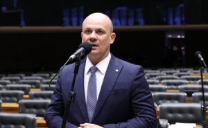 Projeto de lei amplia oferta de geriatras no SUS Projeto de lei amplia oferta de geriatras no SUS