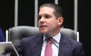 “O povo é soberano e fez a sua escolha”, diz Motta ao parabenizar Lula pela reeleição