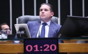 Congresso promulga o fim da escala 6×1 e aposentadoria especial para agentes de saúde; assista