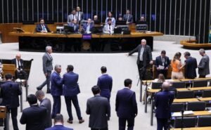 Câmara aprova MP que amplia alcance de indenização para servidores em áreas estratégicas de fronteira