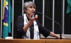 Comissão aprova proposta que tipifica lesbocídio no Código Penal