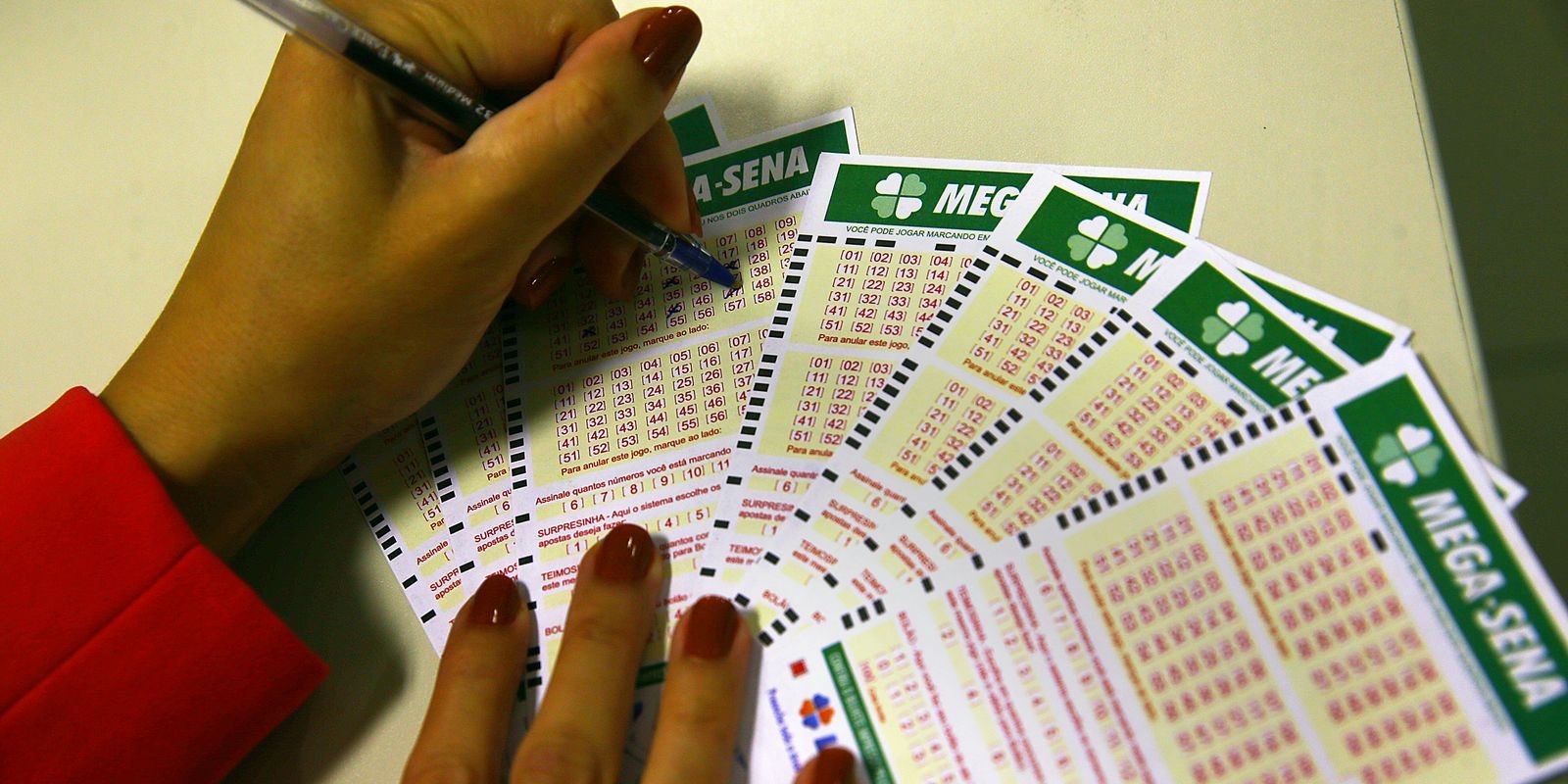 Mega-Sena acumula para R$ 82 milhões; confira os números sorteados Mega-Sena acumula para R$ 82 milhões; confira os números sorteados