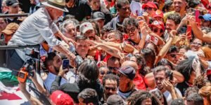 Lula afirma que PT entrará na Justiça contra suspensão de canal