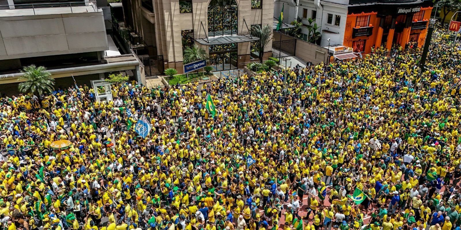 Campanha de Flávio Bolsonaro realiza manifestação na Paulista Campanha de Flávio Bolsonaro realiza manifestação na Paulista